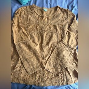 Eze sur mer long sleeve shirt w/ detailing on front